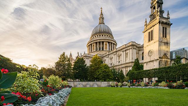 a londoni Szent Pál-katedrális kertje